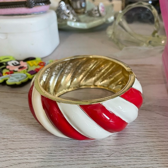 • Candy Cane Bangle • - Picture 5 of 8